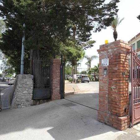 לינה וארוחת בוקר טאורמינה Lady Hill מראה חיצוני תמונה